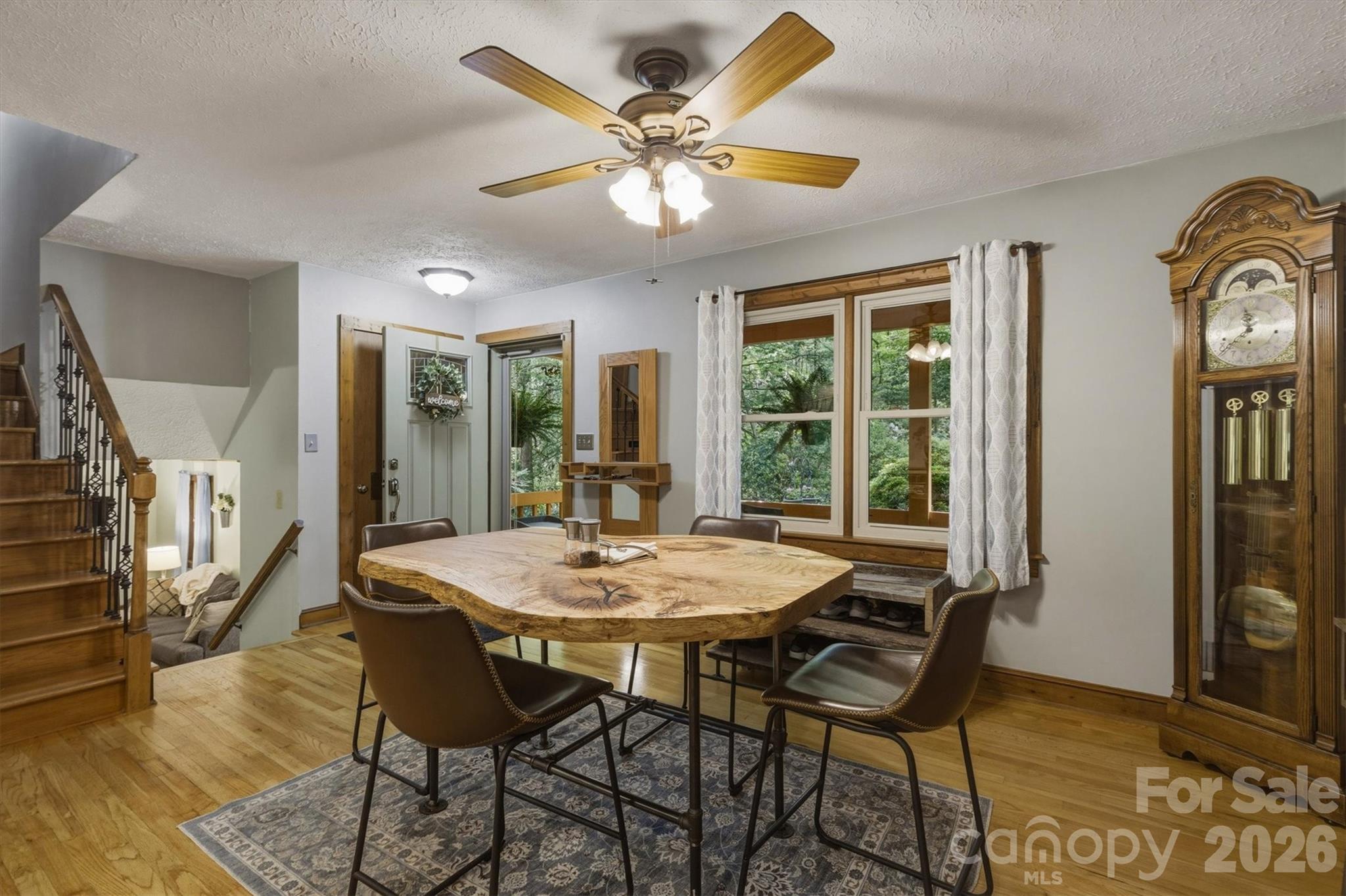 3432 Ridgewood Drive