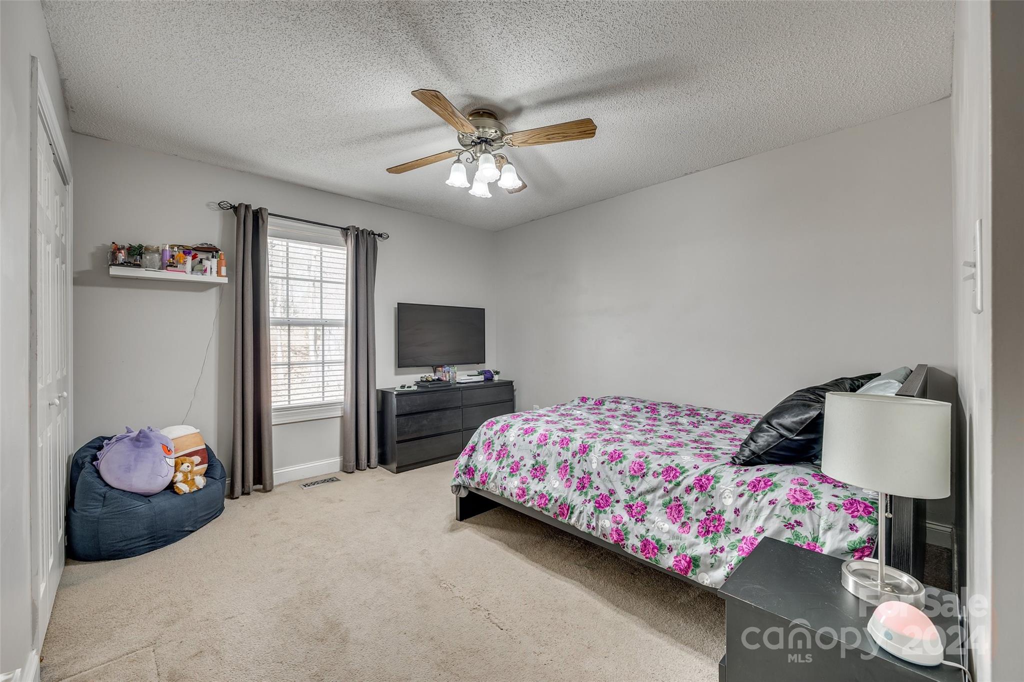 RAGIN ESTATES - Residential