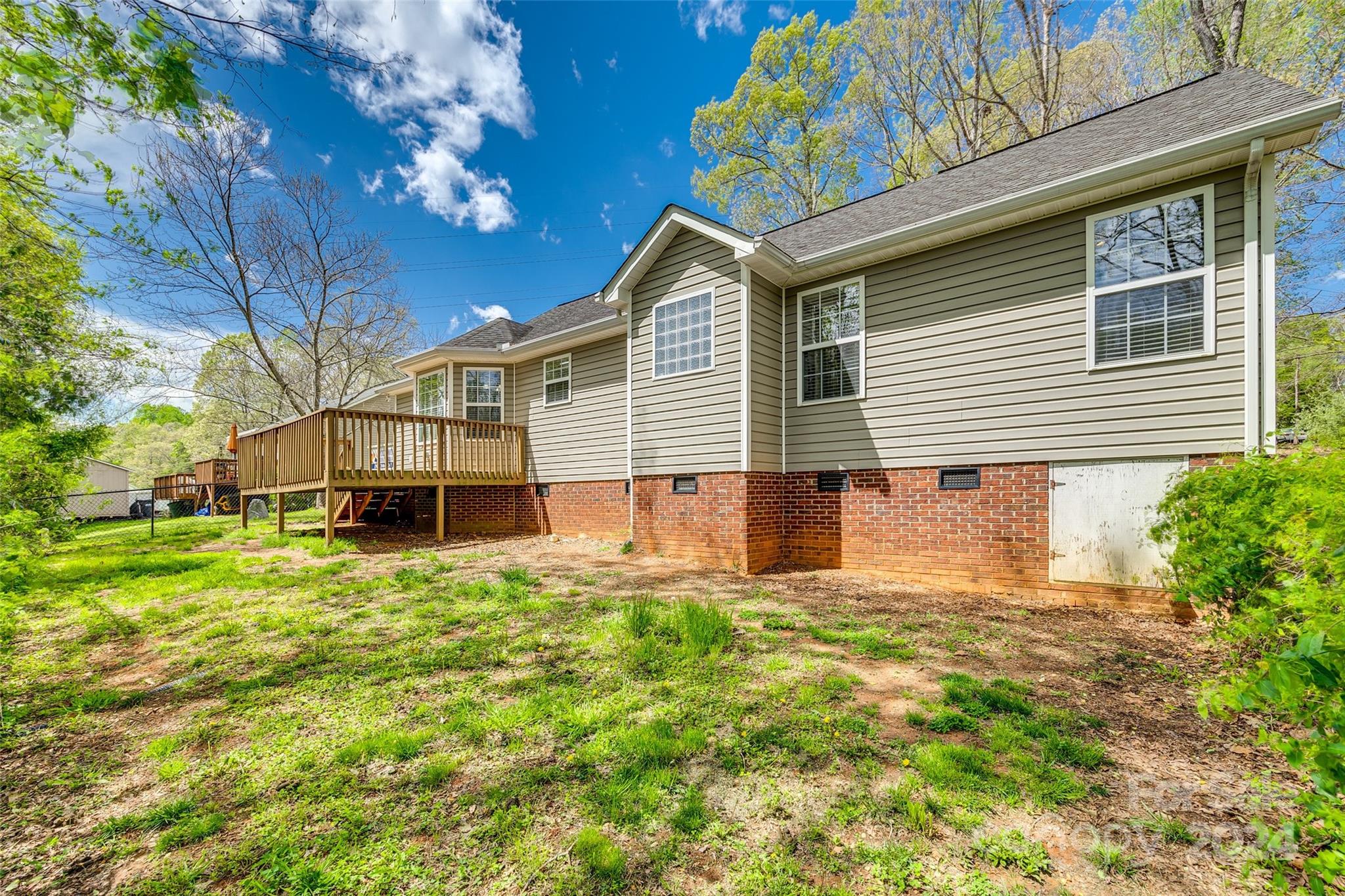 RAGIN ESTATES - Residential