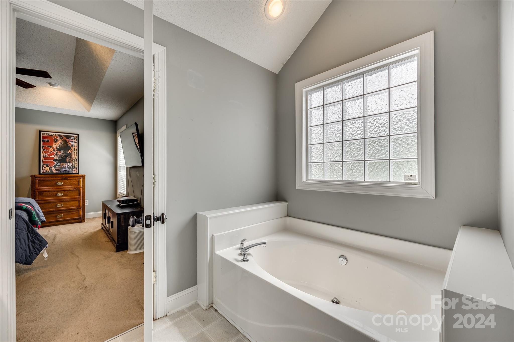 RAGIN ESTATES - Residential