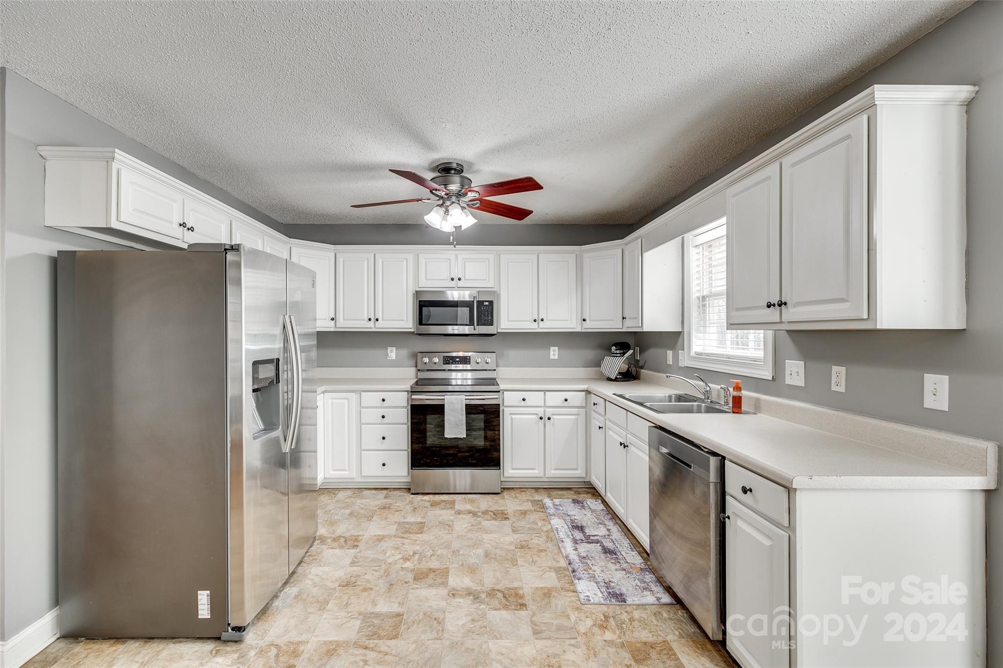 RAGIN ESTATES - Residential