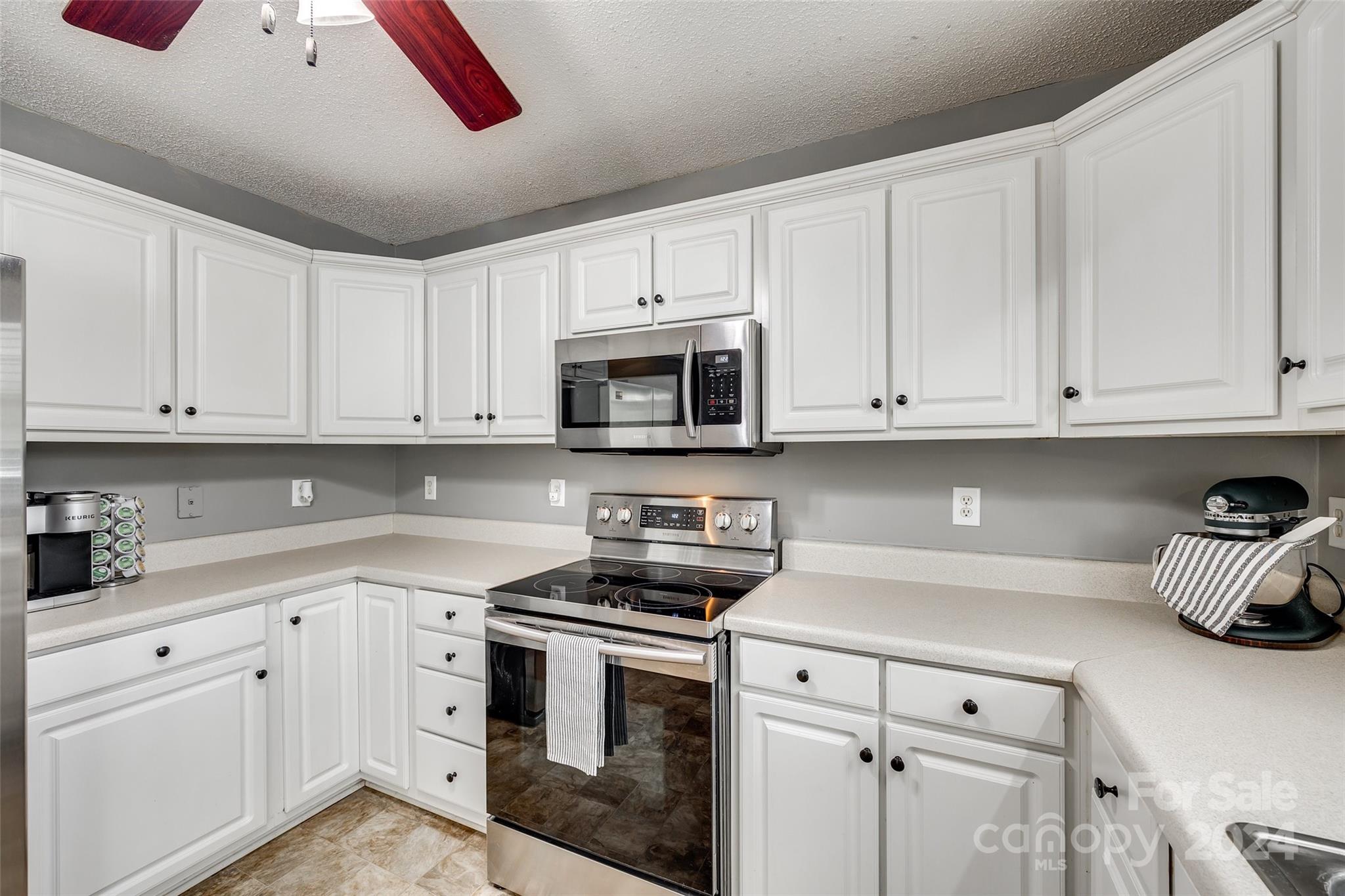 RAGIN ESTATES - Residential