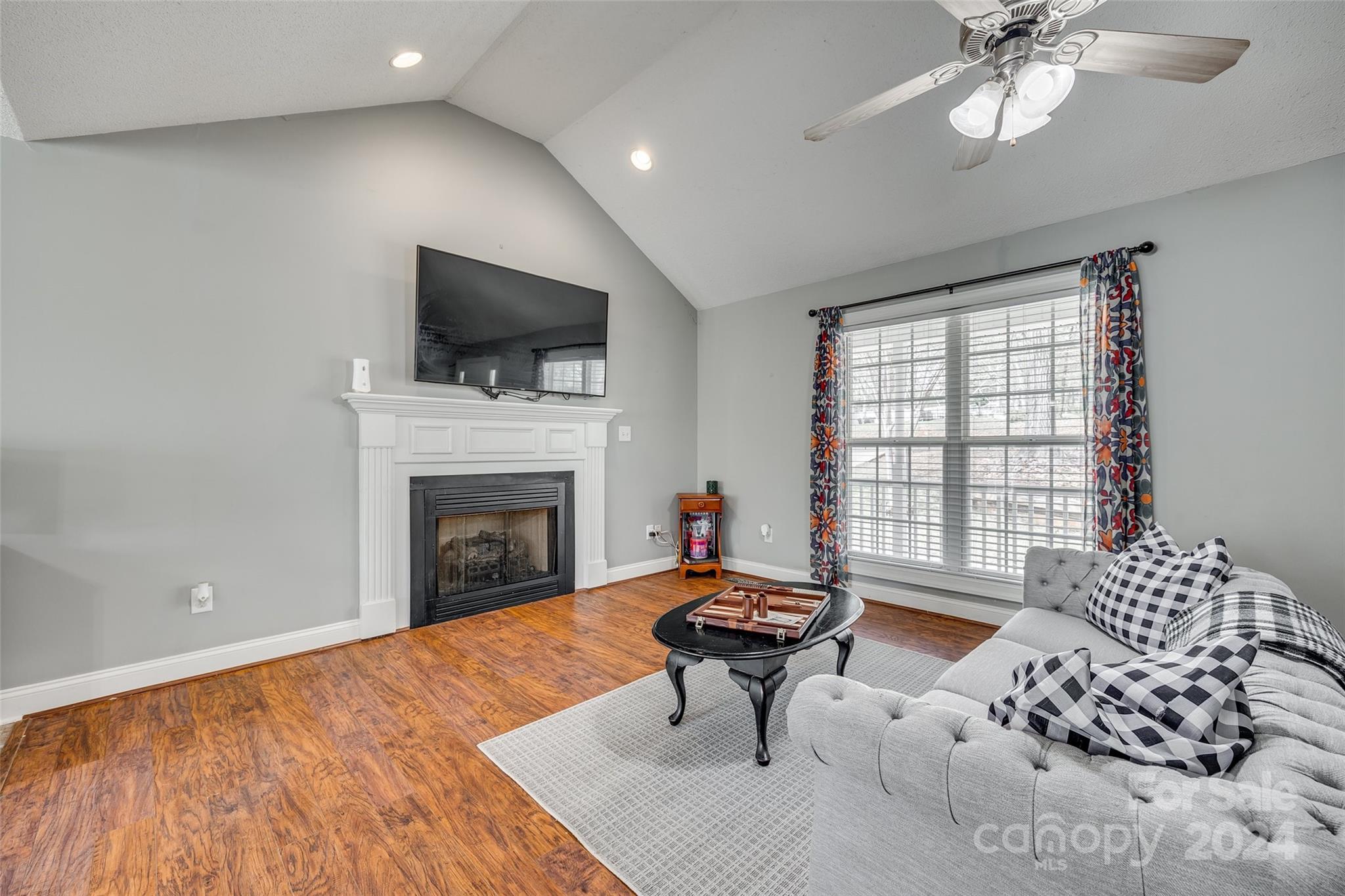 RAGIN ESTATES - Residential