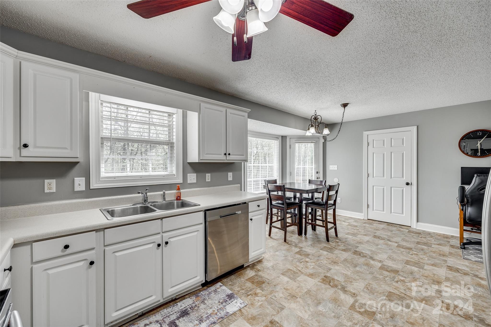 RAGIN ESTATES - Residential