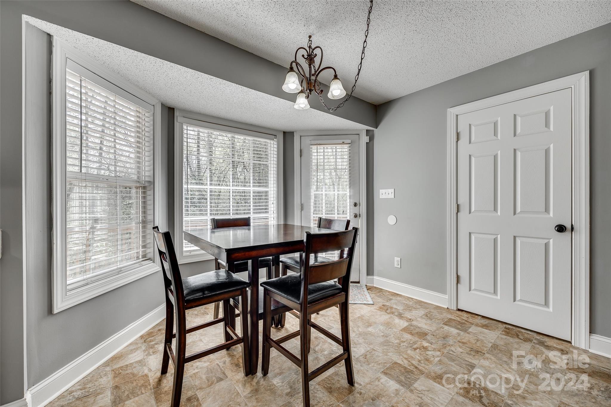 RAGIN ESTATES - Residential