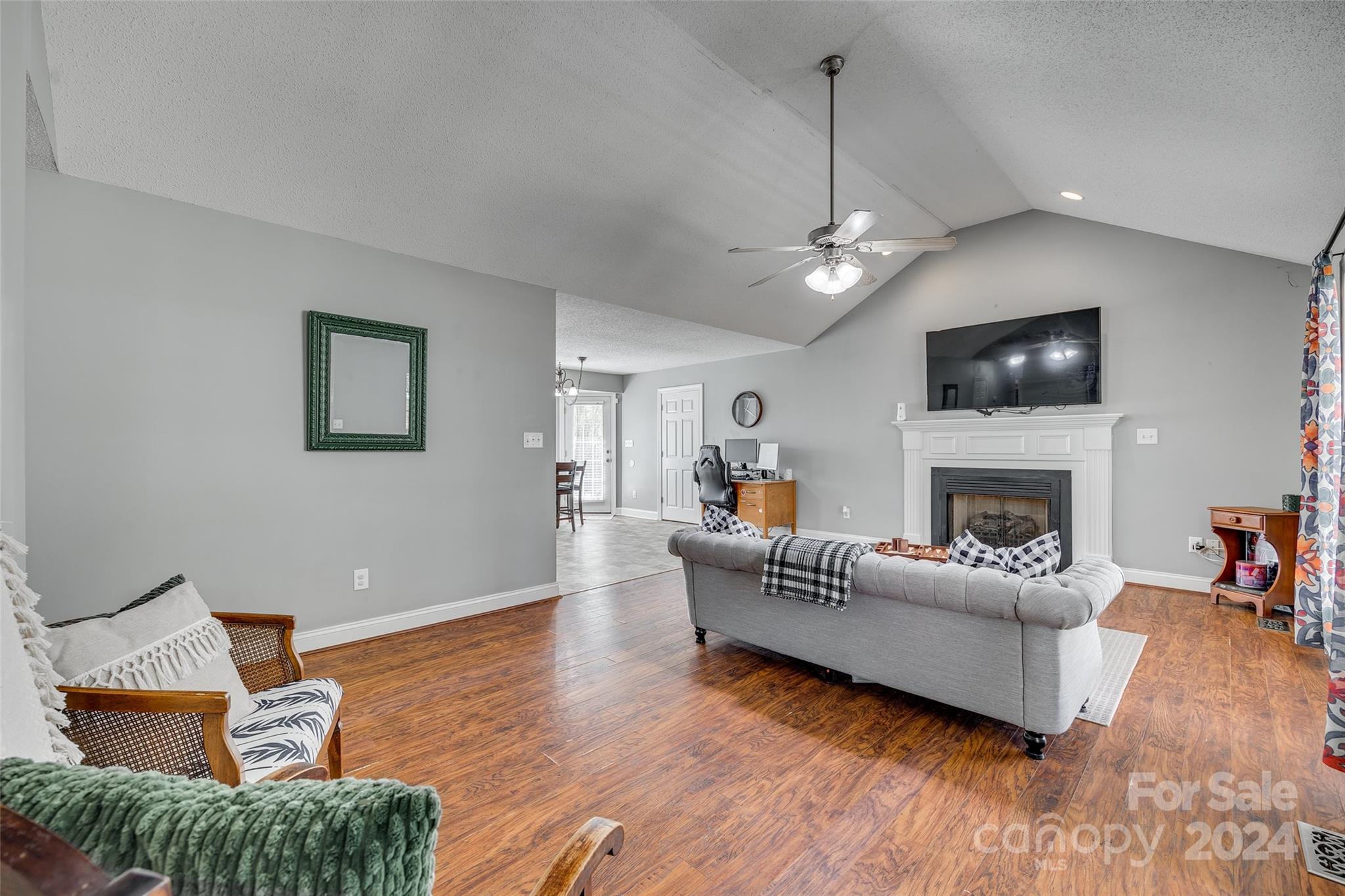 RAGIN ESTATES - Residential