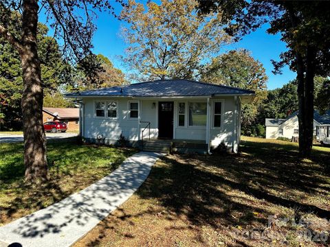 Photo of 1013 Eleanor Drive, Lexington, NC 27295 (MLS # 4345242)