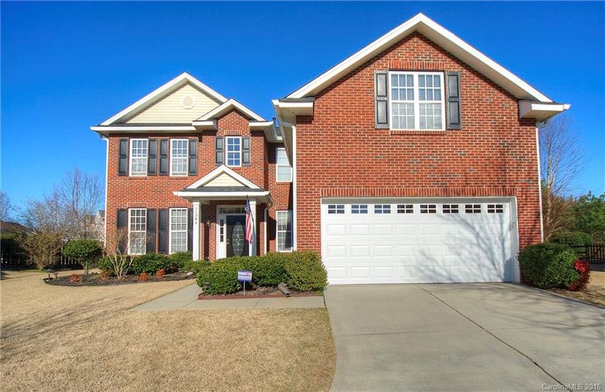 Lovely cul-de-sac home in Ballantyne's popular Southampton Commons neighborhood. Hardwoods throughout family, study & dining rms. Kitchen features tiled flooring & a blt-in desk. French doors offer privacy in the study. Lots of trim & molding details in the dining rm & family rm. Four bedrooms upstairs w/ a bonus/ optional 5th bdrm. Mstr suite includes a walk-in closet w/ blt-ins. This home offers great strg options, a nice size backyard w/ a swing set/ play area.