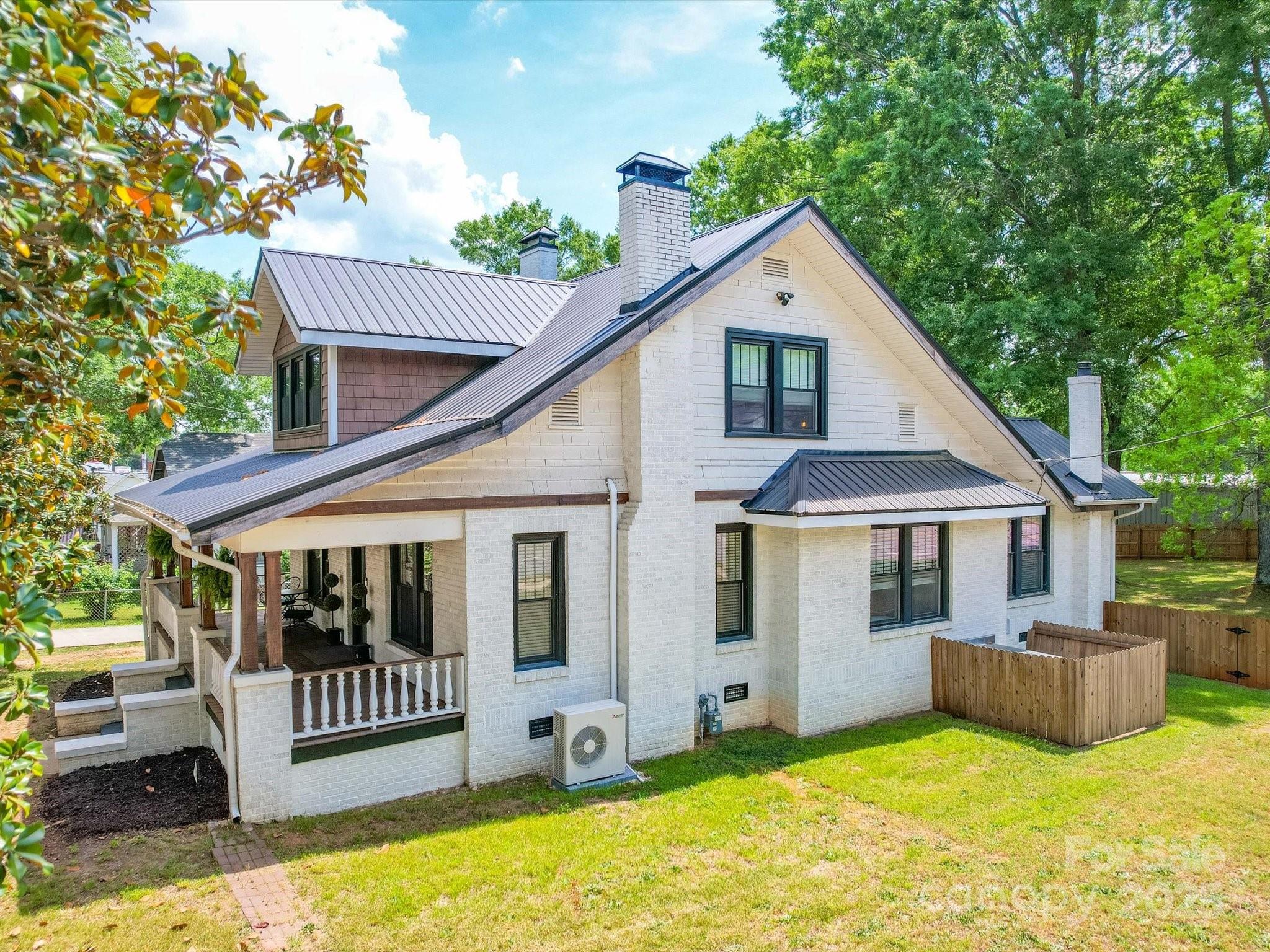 232 W Wilson Avenue