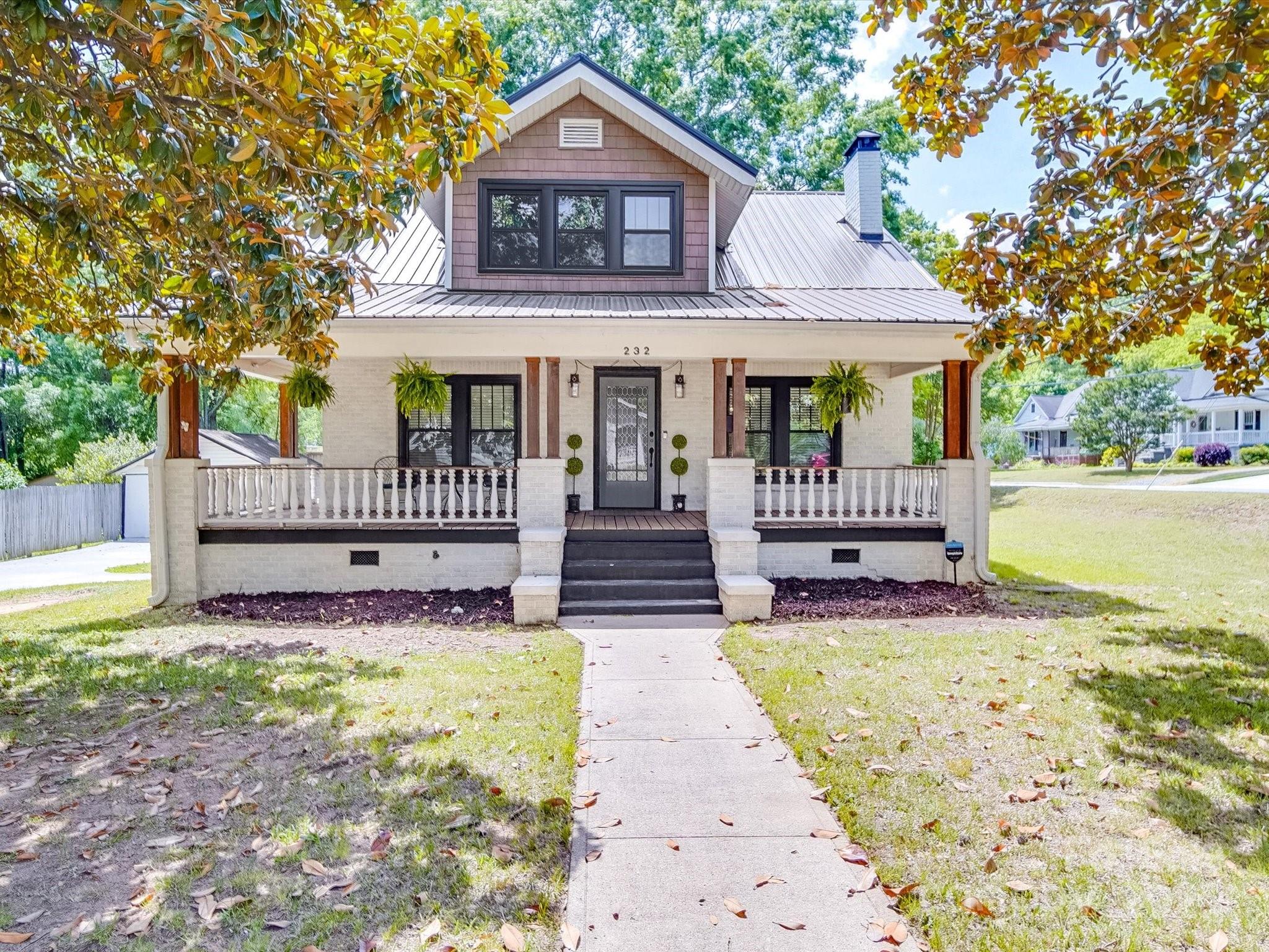 232 W Wilson Avenue