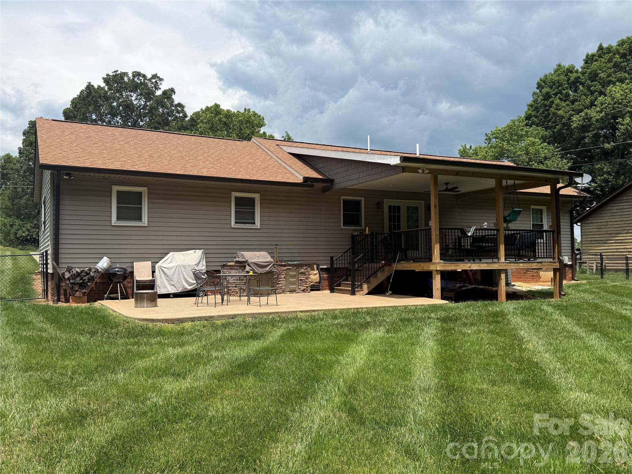 812 Whites Farm Road