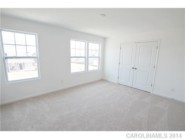 Ellis Pond - Residential