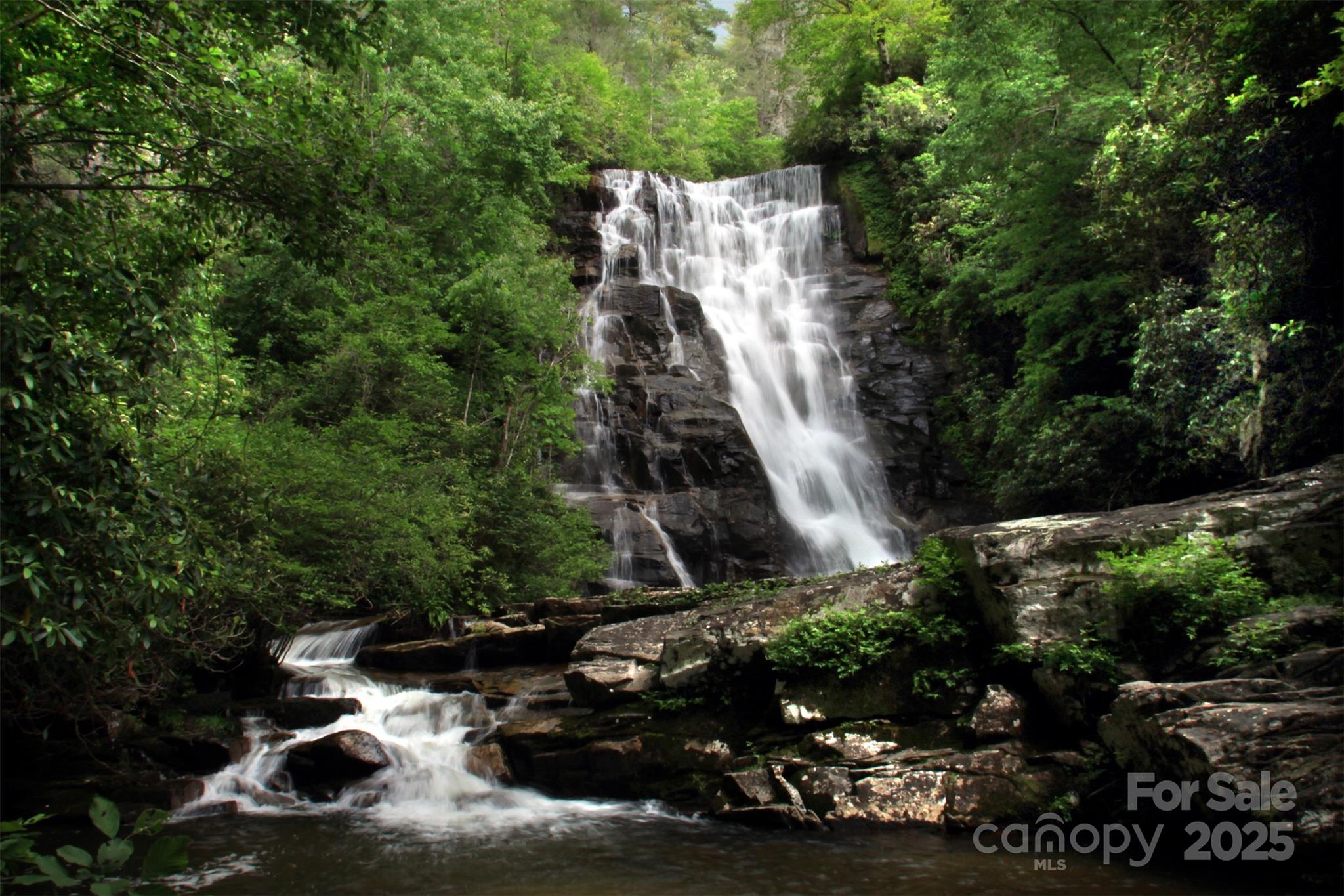 Round Mountain - Land