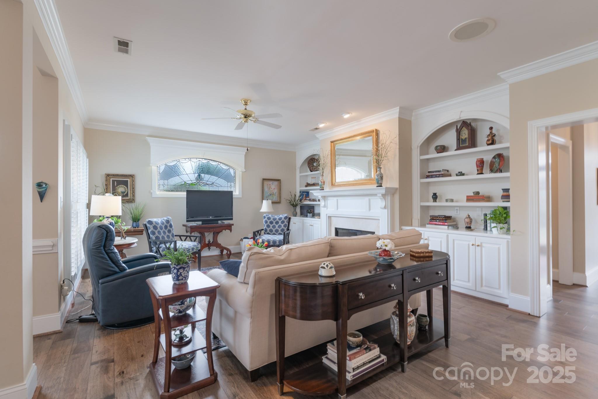 971 Blakeley Walk