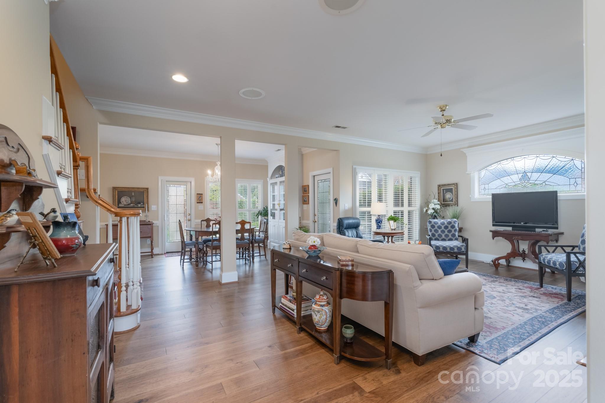 971 Blakeley Walk