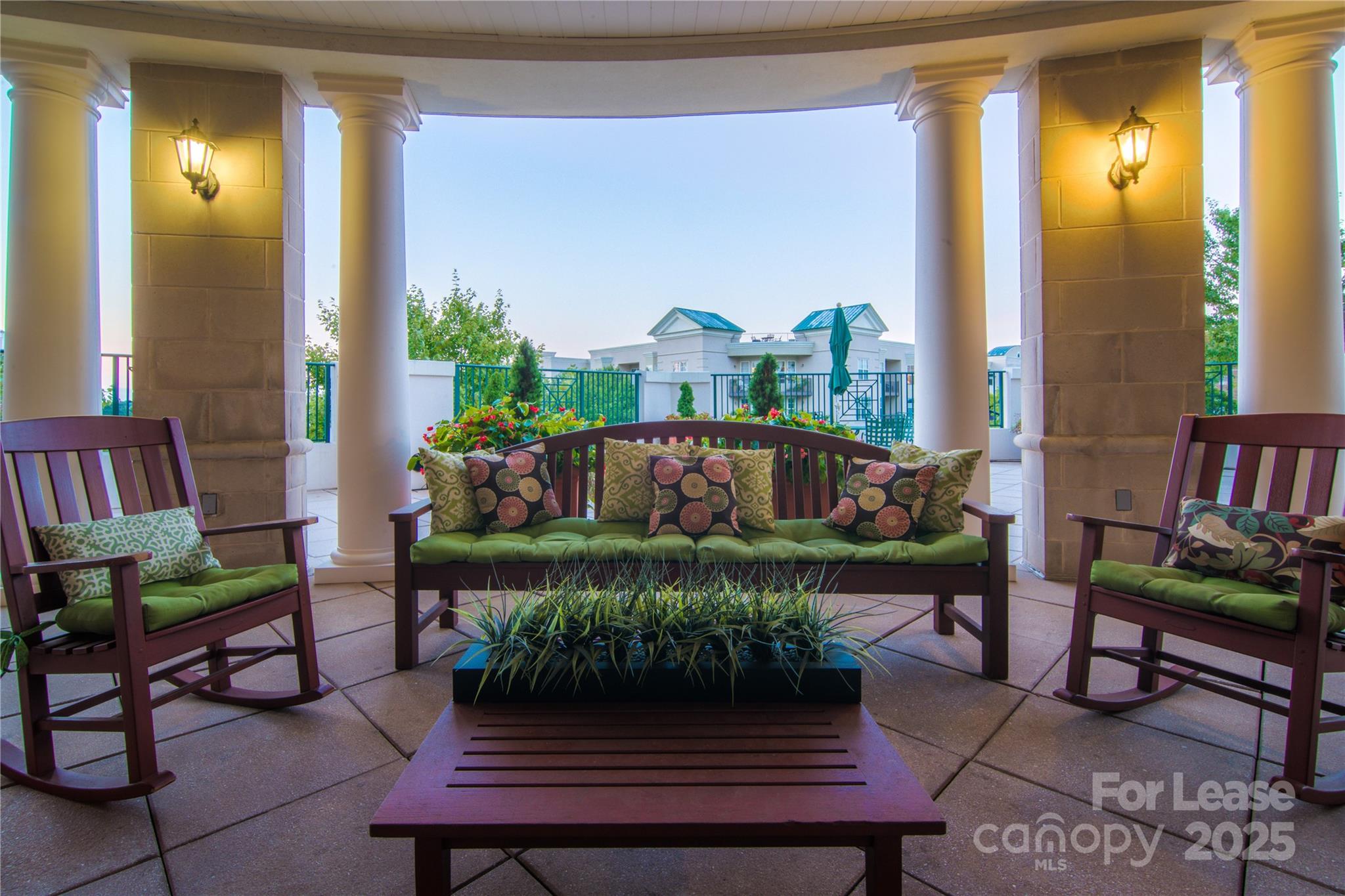 Fifth And Poplar - Residential Lease