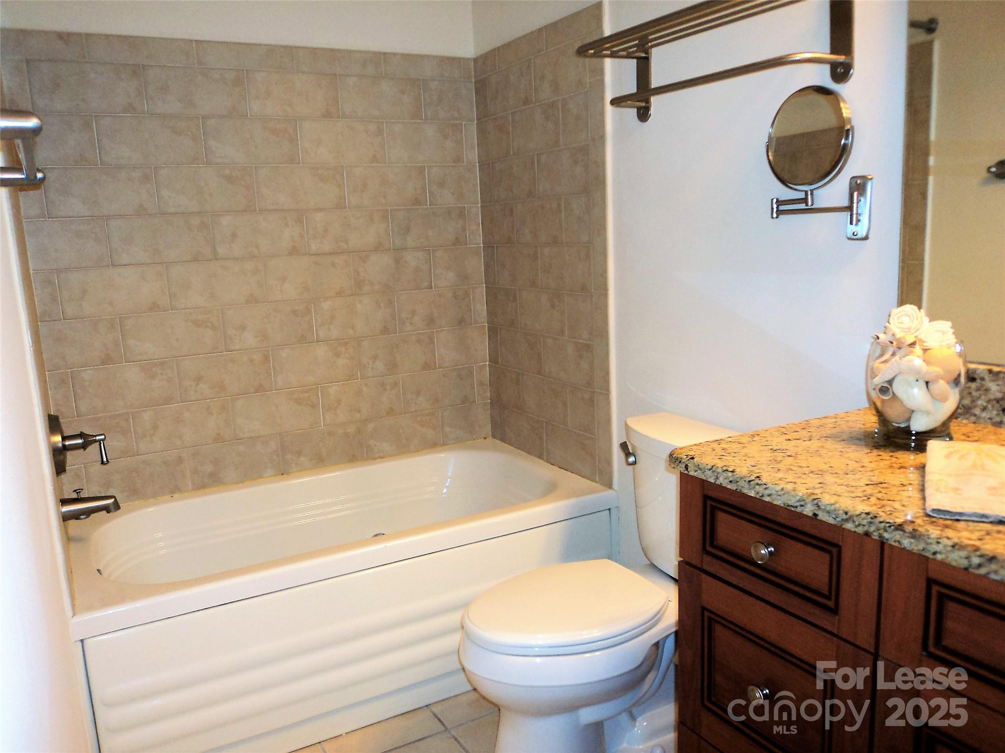 Fifth And Poplar - Residential Lease