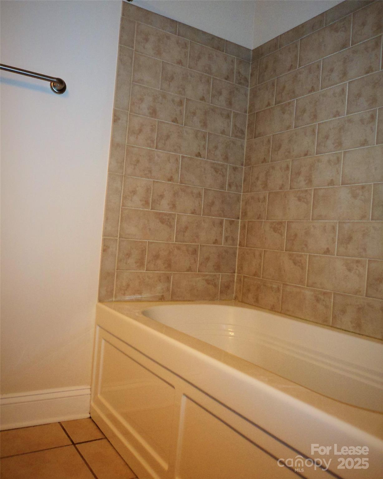 Fifth And Poplar - Residential Lease