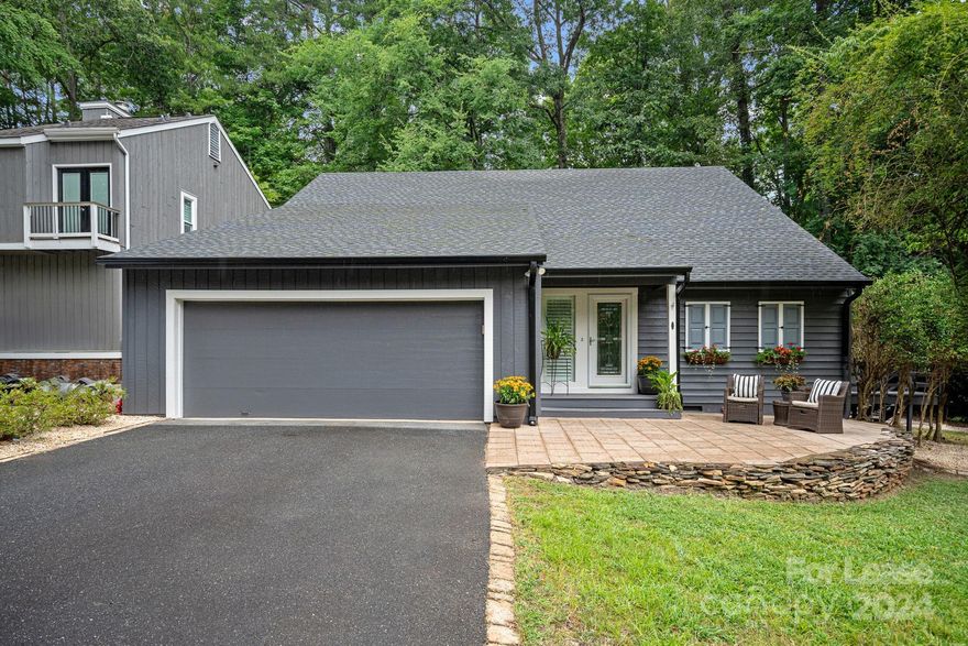 Gorgeous home in the sought-out lake front golf course community of River Hills in Lake Wylie has the lake at your disposal. Freshly renovated, exterior/interior paint, refinished hardwood floors, new carpet, smooth ceilings & more. Situated on a quiet private loop, this home offers turnkey living w/4 bedrooms, 2.5 bath, 2 car garage, & lots of natural light. On the main you will find glimmering hardwood floors, gas stovetop w/hood, dining room & Living room w/French doors to the expansive deck, gas fireplace, primary w/spa like bath, & laundry. Upstairs you will find 3 more bedrooms or make one a large bonus, full bath, & a large walk in storage area. Great outdoor entertaining area. The neighborhood offers 18 hole golf course community living, shared vegetable garden, dog park, 2 pools & clubhouse, playgrounds, marina, walking trails, SHORT 5 MINUTE WALK TO THE BEACH & more. Award winning schools, easy commute to Charlotte & close to shopping.