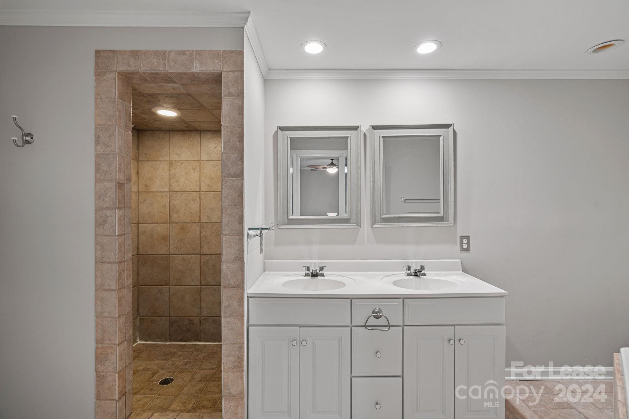 River Hills - Residential Lease