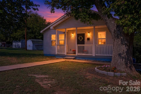 Photo of 2996 1st Avenue NW, Hickory, NC 28601 (MLS # 4435995)