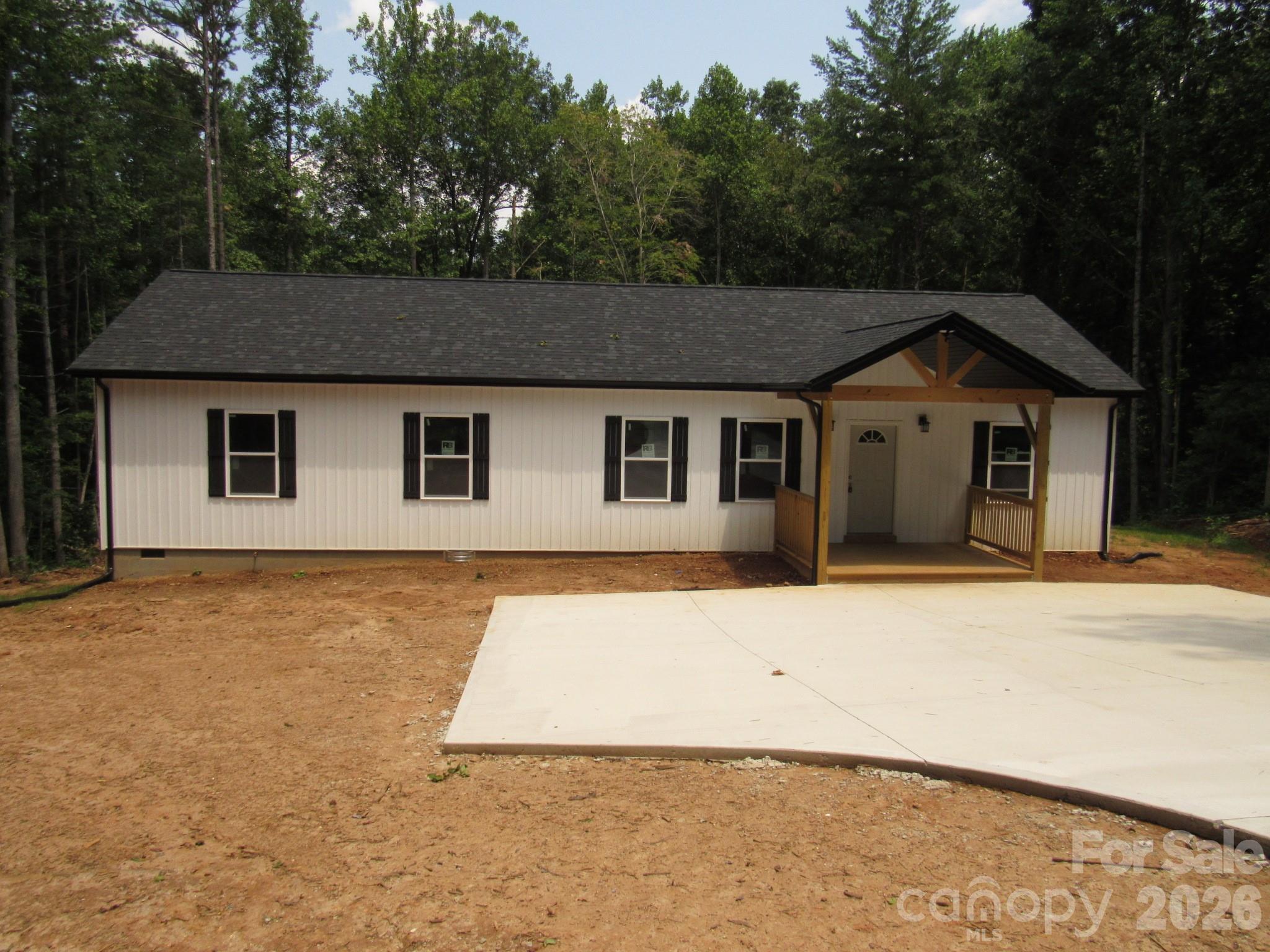 92 Saint Charles Court, Hickory, NC, 28601