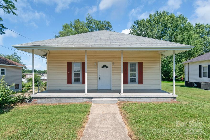 Great opportunity for investors! 2 bedroom, 1 bath property in Gastonia.  Perfect opportunity to renovate and raise rents or sell. Growing Charlotte suburb with plenty of room for upside. Within minutes to 74 and I-85 -- Come check it out!