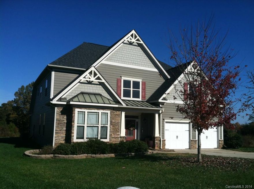 Master down unbelievable Trent plan,largest lot in subdivision.Jack & Jill bath upstairs,granite,ceramic tile baths,screen porch overlooks pond.Extensive wiring upgrade,Hardwood floors on main level,home theater wired. Too many upgrades to list. Must see to appreciate the detail in this custom crafted home.
Bring your most discriminated buyer and you will not be disappointed.