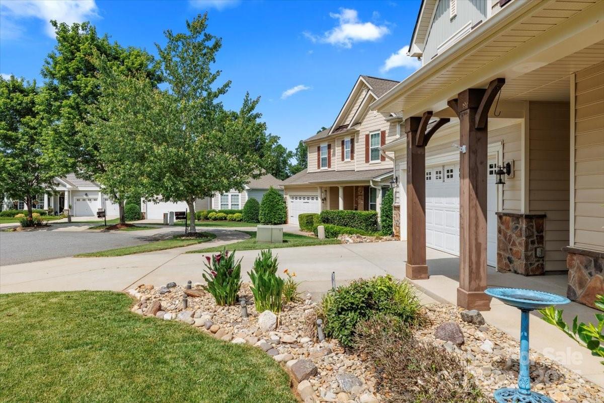 112 Artisan Court