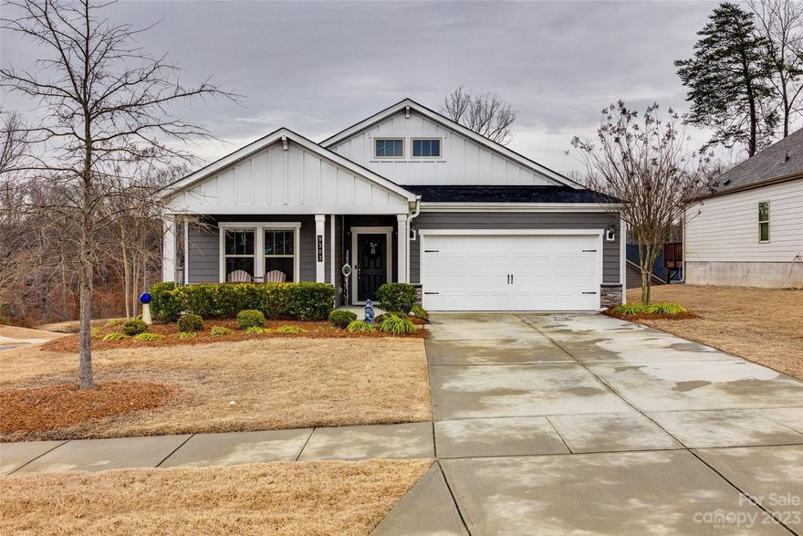 Check out this adorable ranch home in the popular amenity rich neighborhood The Meridians in the Palisades. You will enjoy entertaining with this open-concept gourmet kitchen that has a gas cooktop, stainless appliances, ample cabinetry, and quartz countertops. Secluded from the secondary bedrooms, the spacious owner's suite offers dual sinks, a huge tile shower, and a large walk-in closet. Lots of natural light and a neutral color scheme. HOA dues include lawn maintenance and a social membership to the Palisades Country Club that offers a pool, fitness center, tennis courts and clubhouse. This community is close proximity to Lake Wylie for boating, walking trails at McDowell Nature Preserve, just minutes to Rivergate Shopping Center, easy access to Charlotte Douglas Airport, and short drive to Uptown Charlotte! Meritage homes are known for their energy-efficient features, which help you live a healthier and quieter lifestyle while saving on utility bills. A must-see!