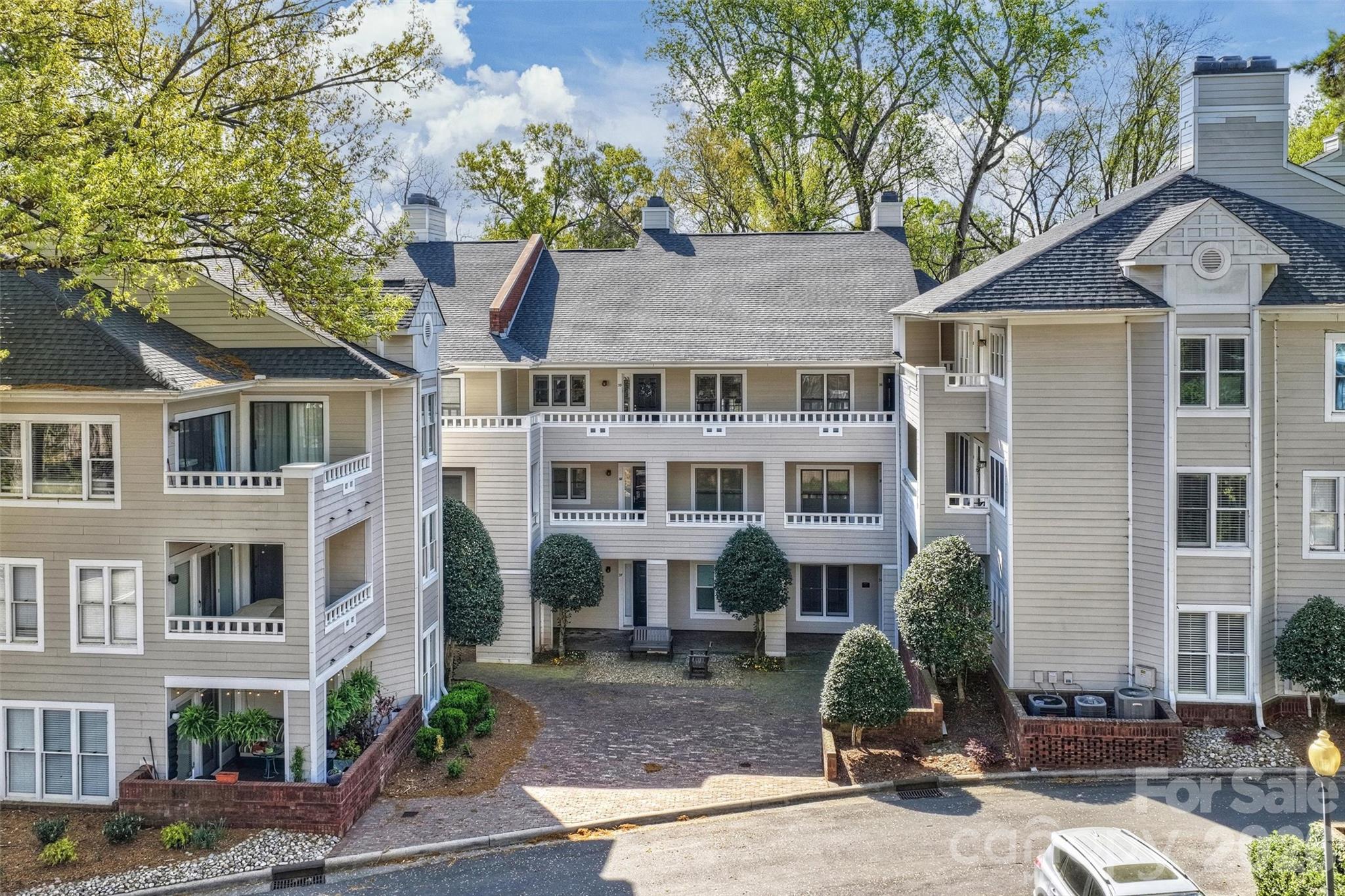 2715 Selwyn Avenue 43