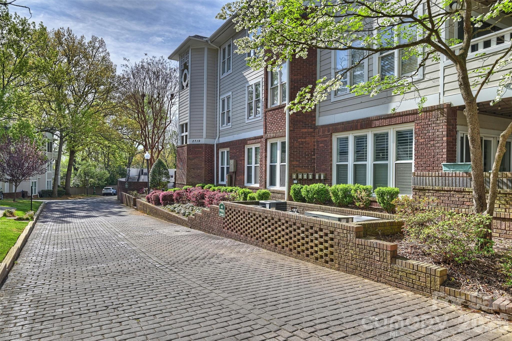 2715 Selwyn Avenue 43