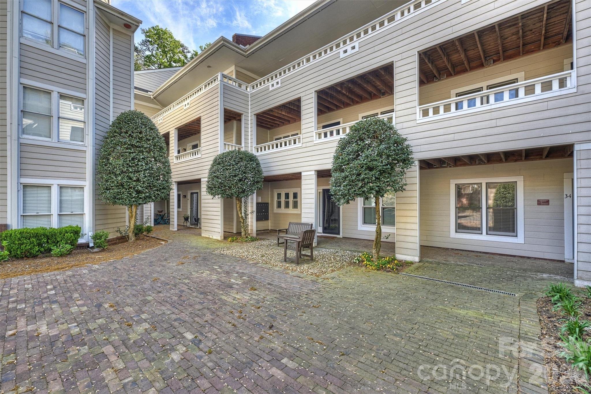 2715 Selwyn Avenue 43