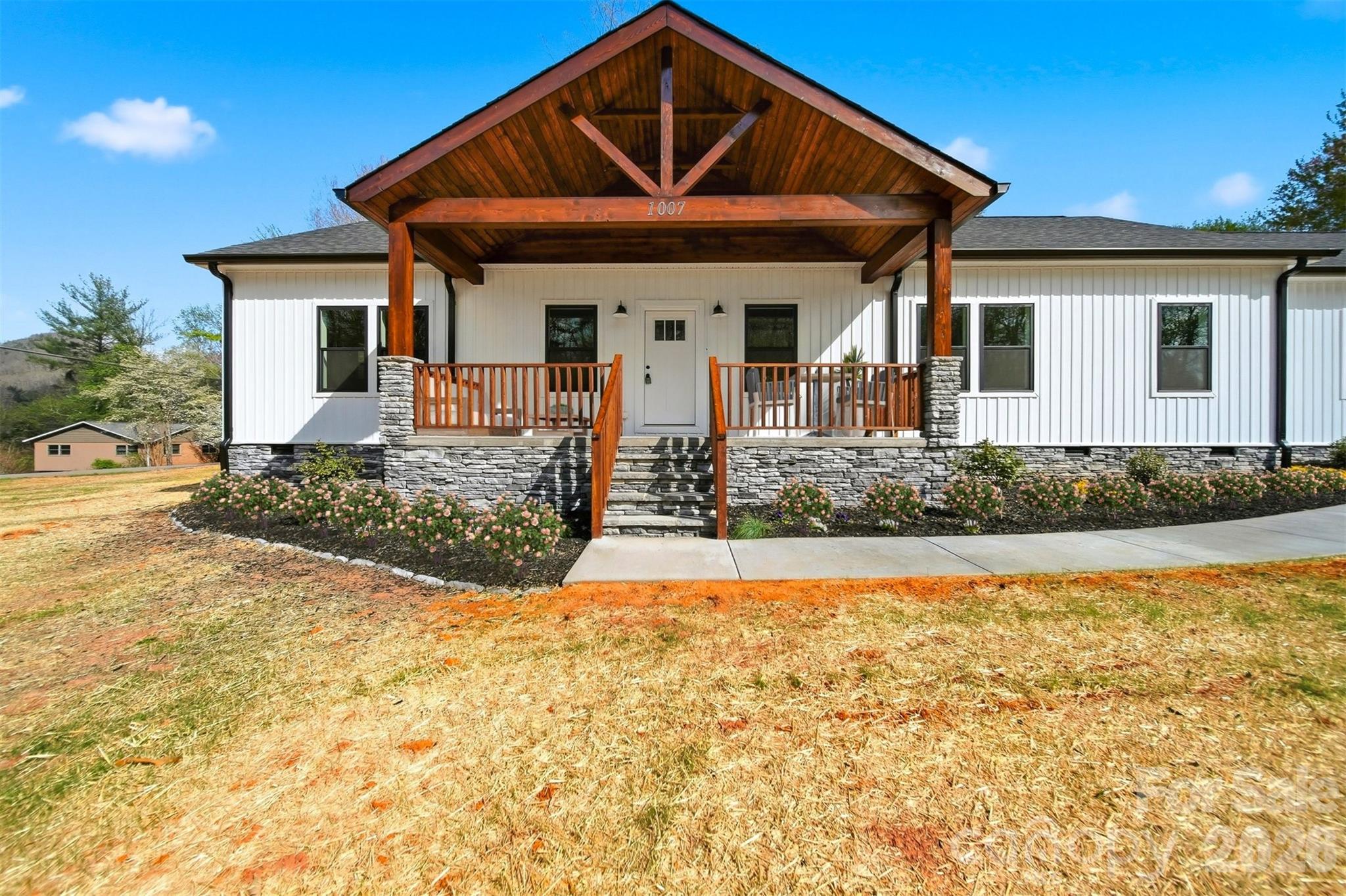 1007 Hibriten Drive SE