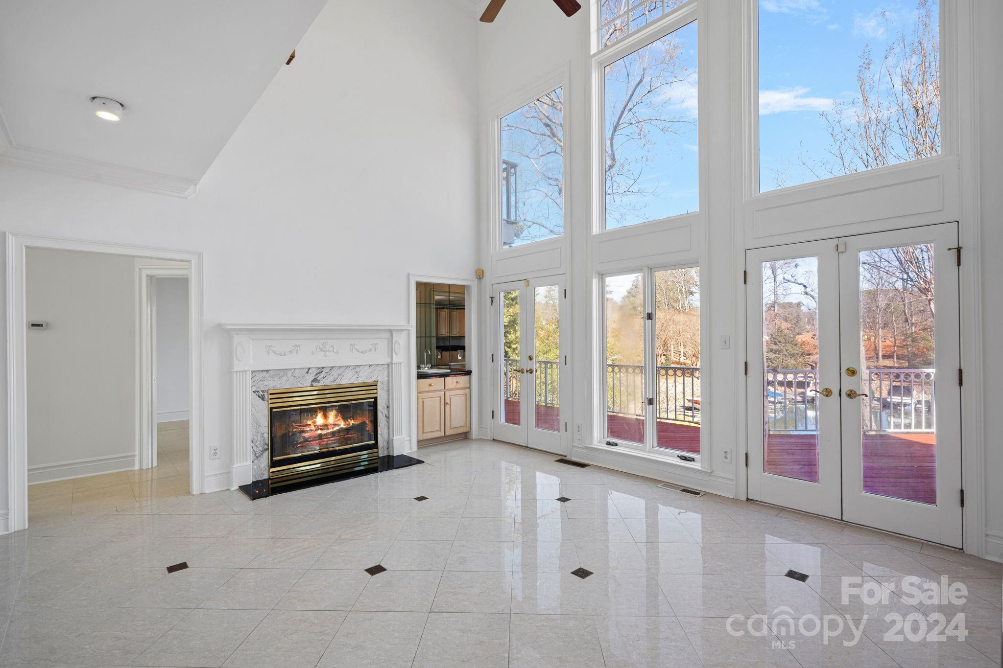 The Peninsula - Residential