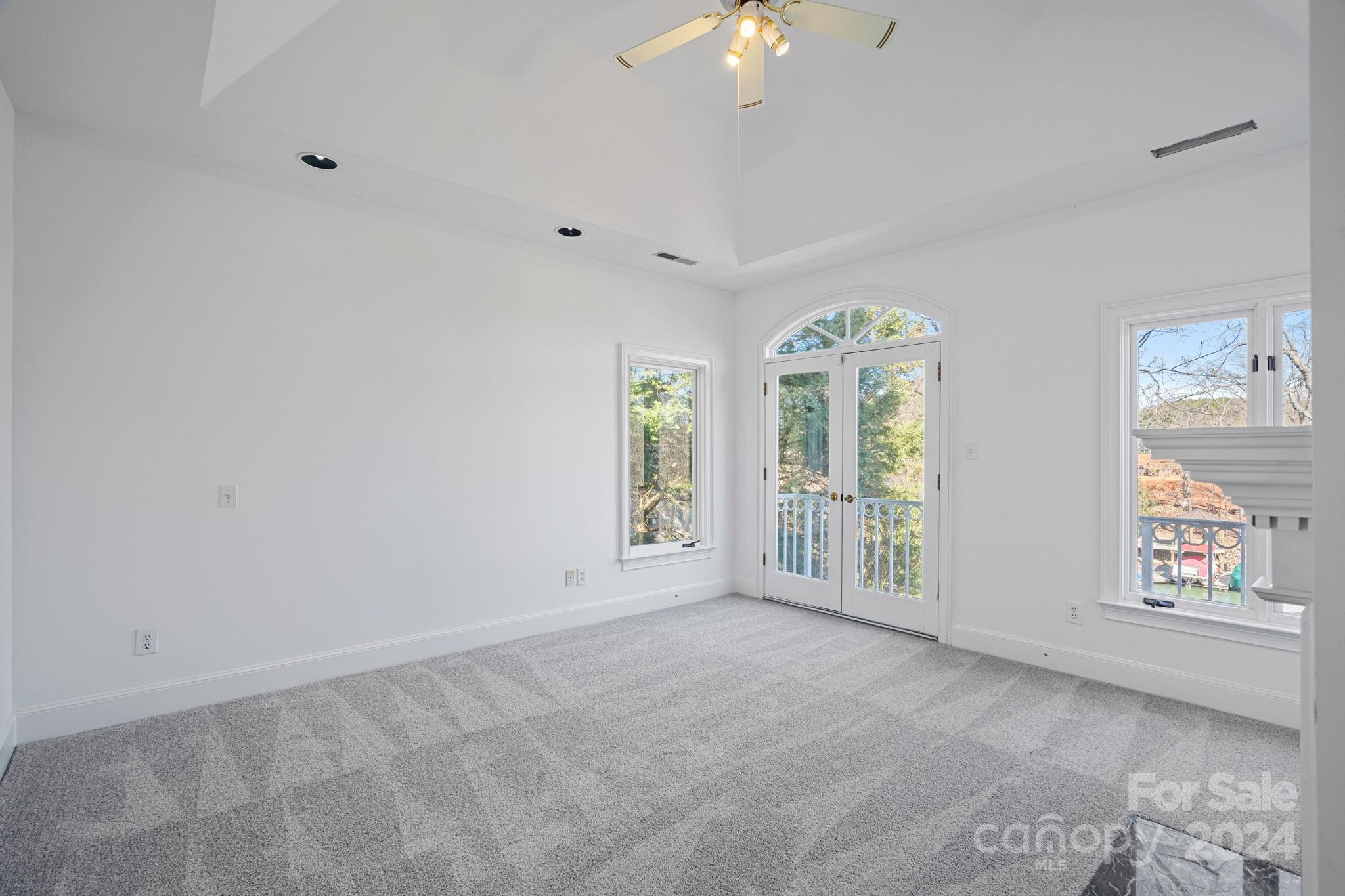 The Peninsula - Residential