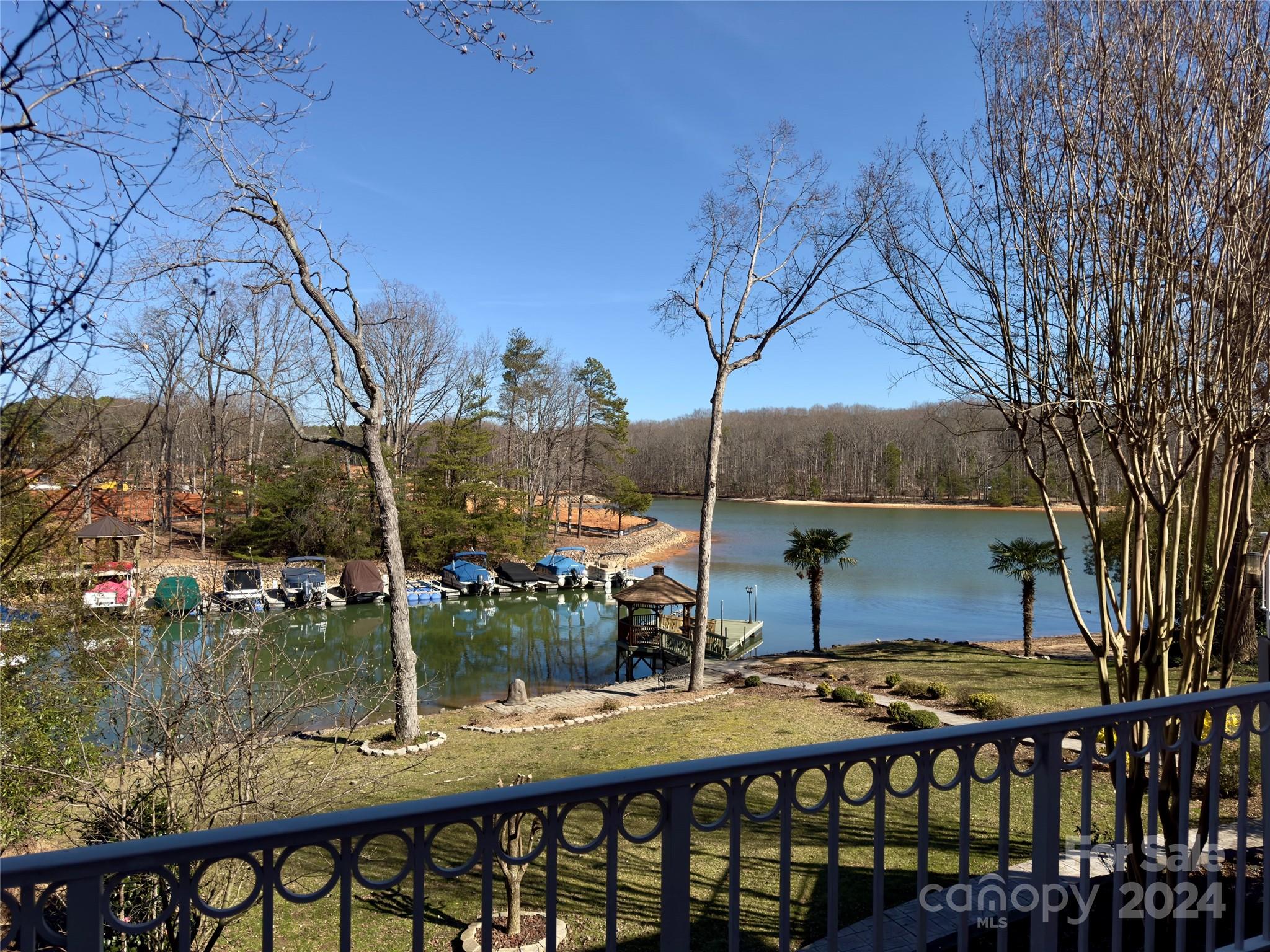 The Peninsula - Residential