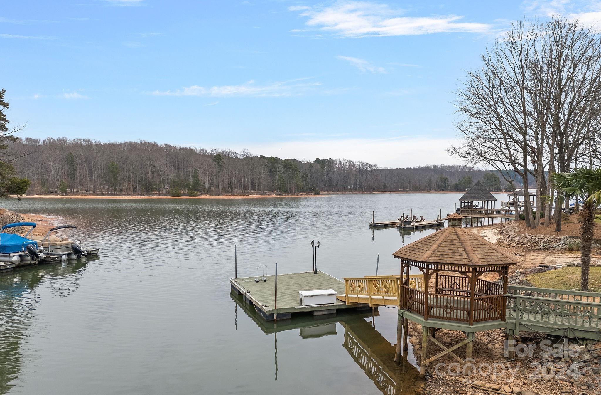 The Peninsula - Residential