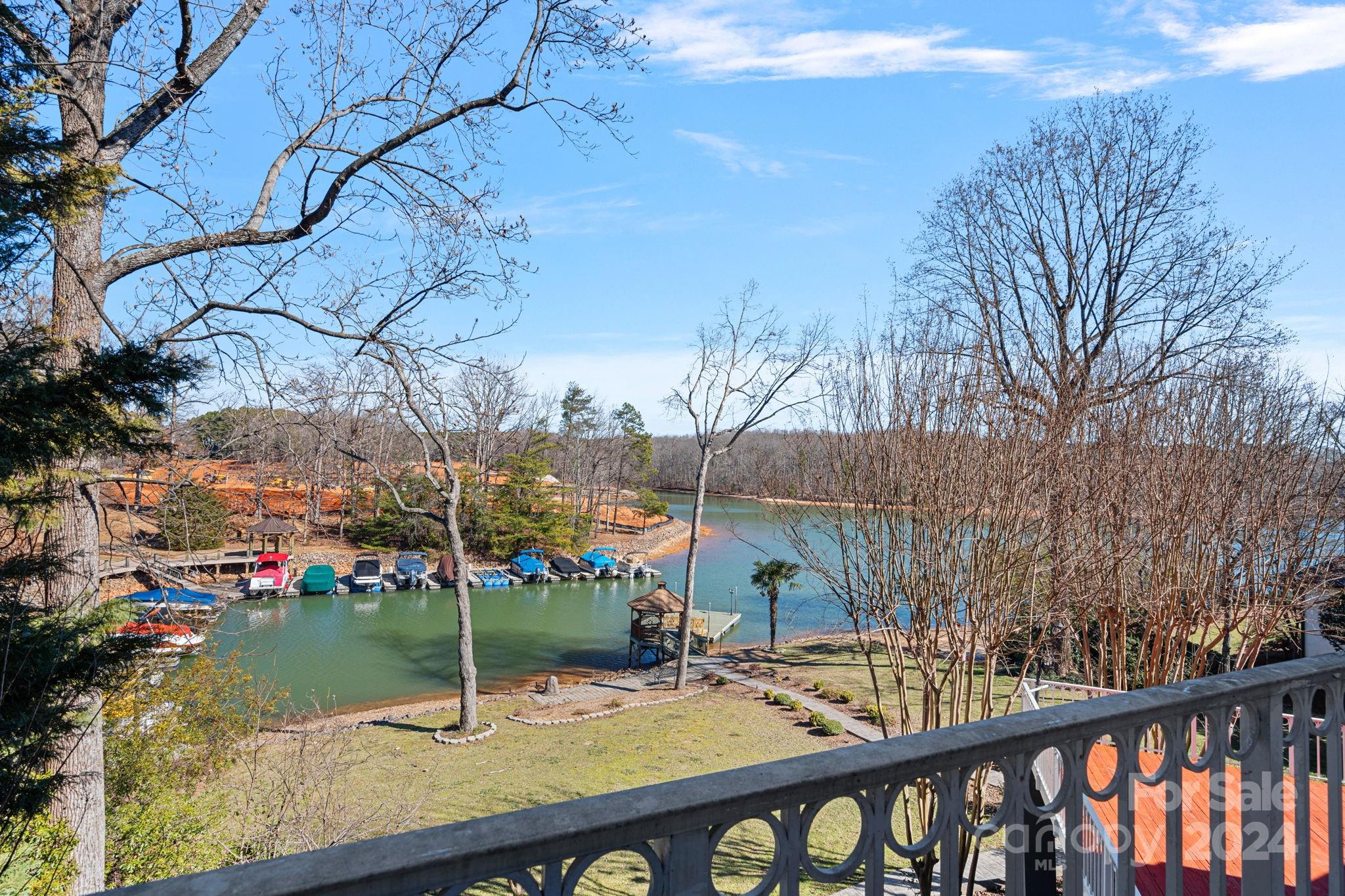 The Peninsula - Residential