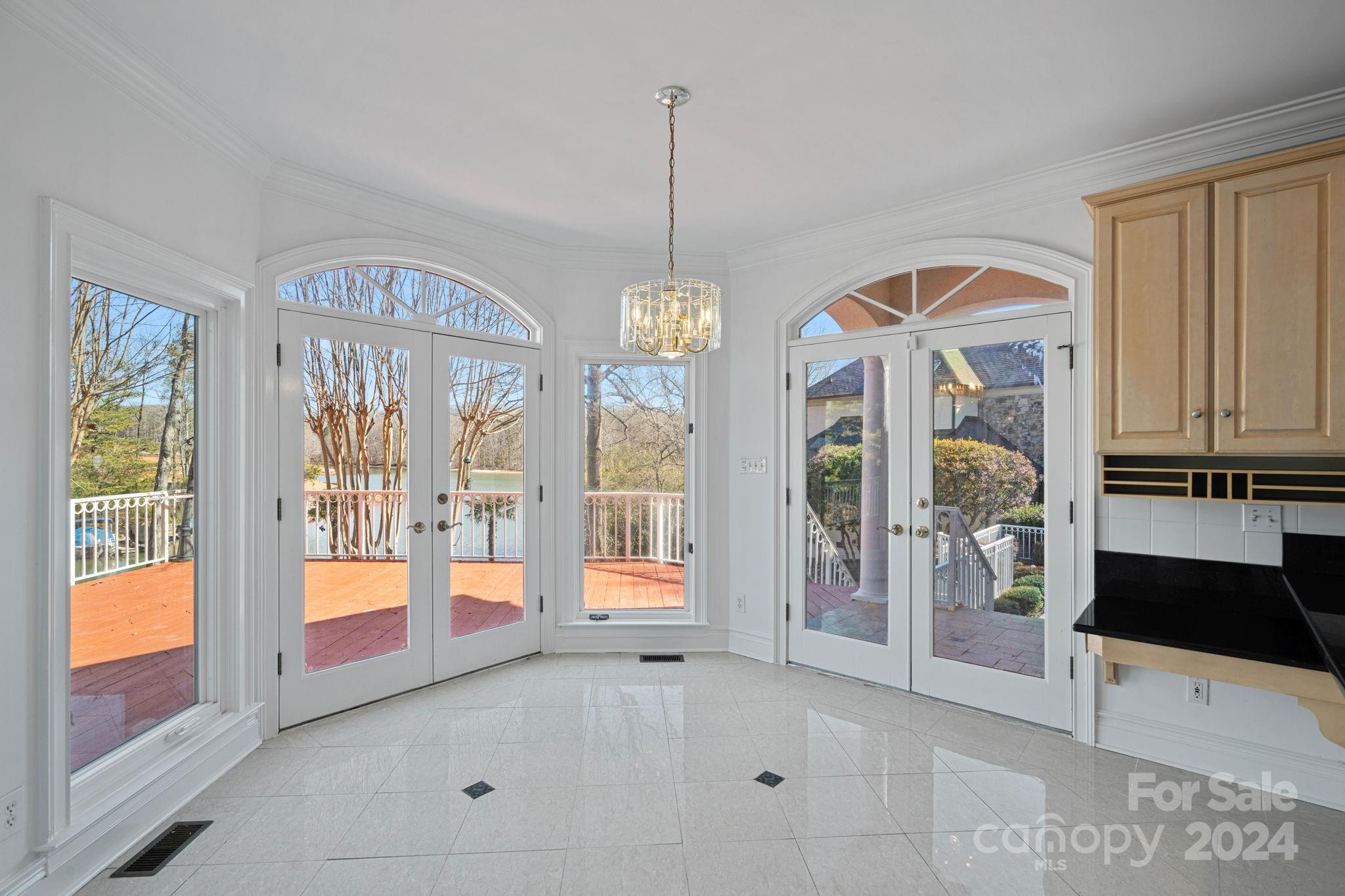 The Peninsula - Residential