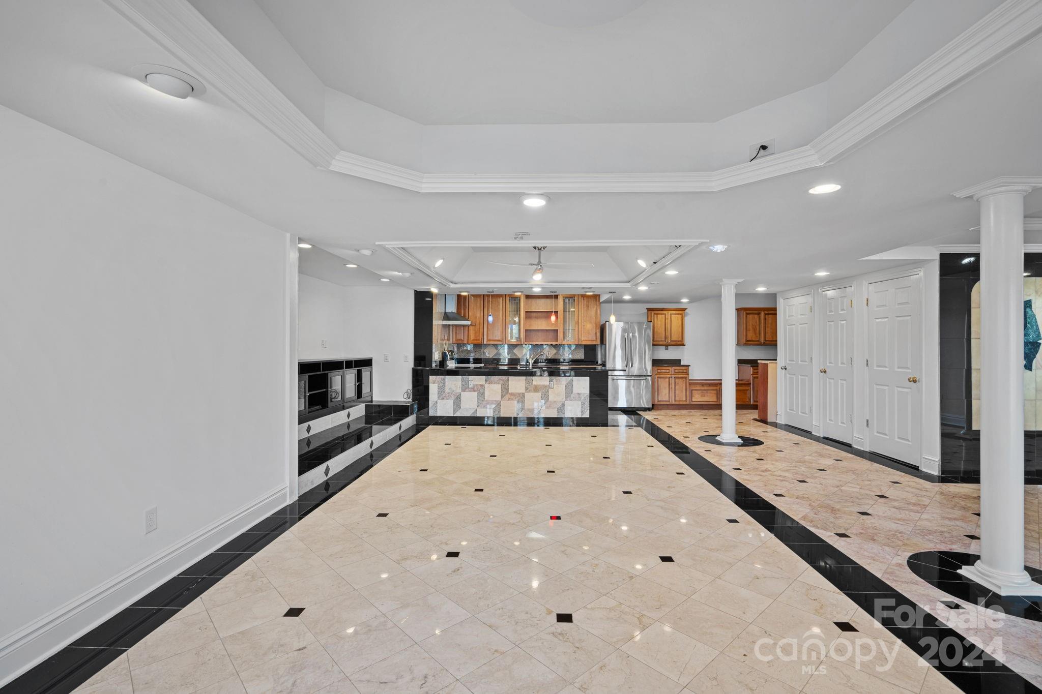 The Peninsula - Residential