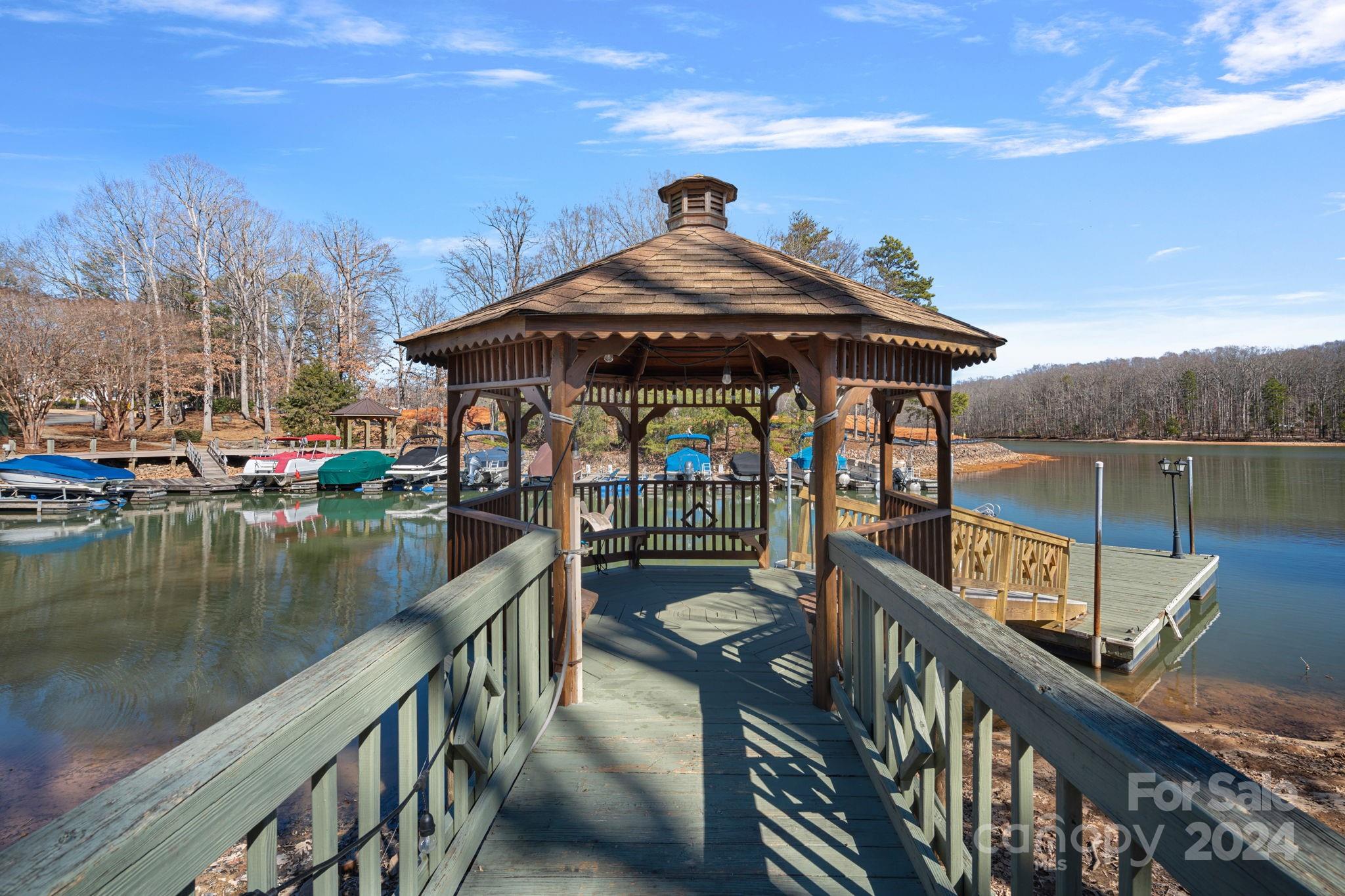 The Peninsula - Residential