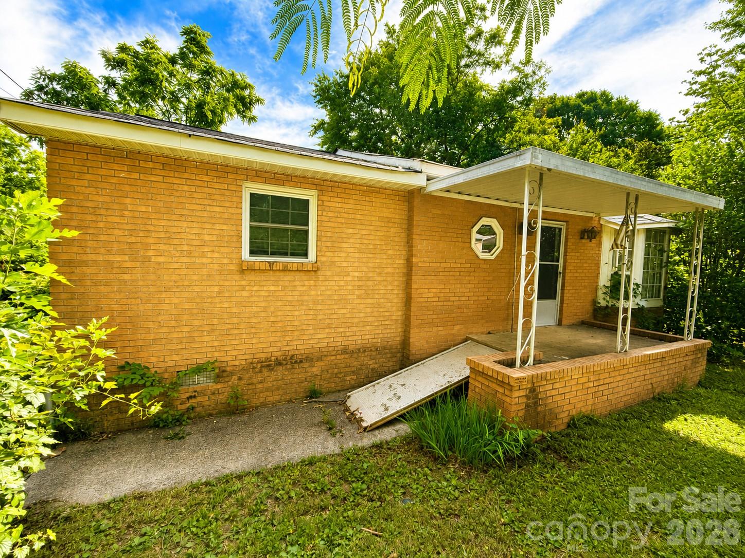 128 E Hilltop Drive