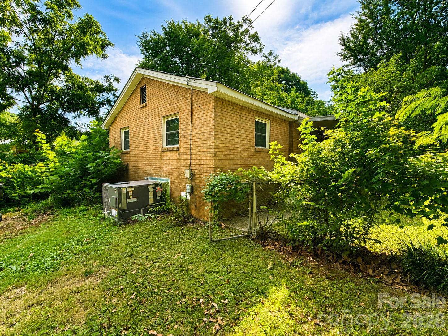 128 E Hilltop Drive