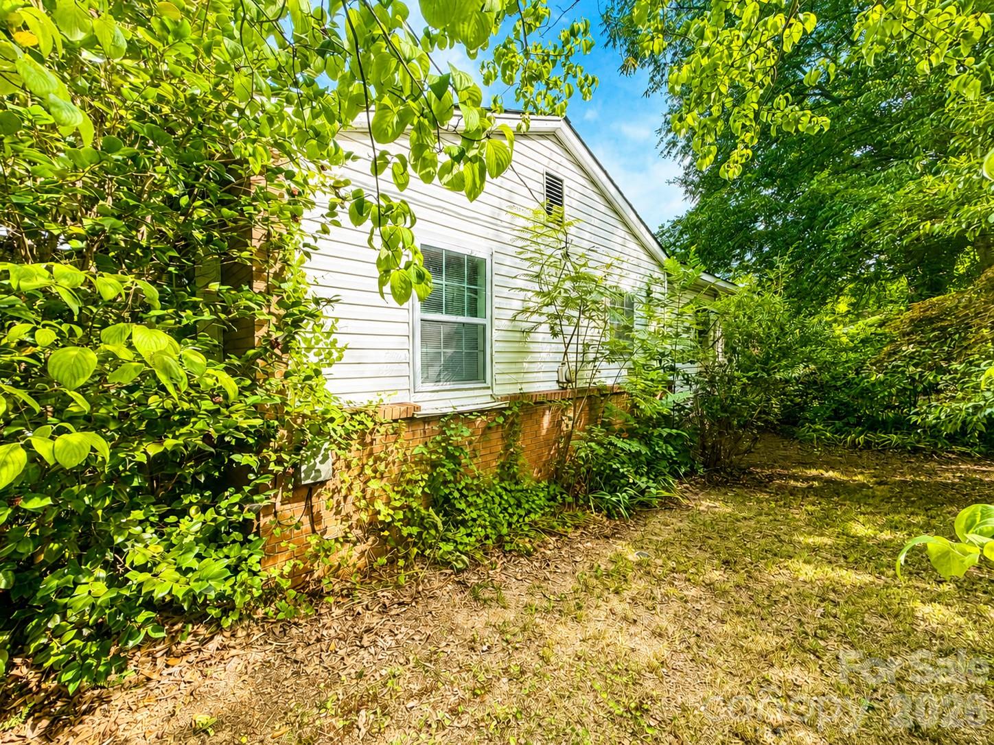 128 E Hilltop Drive