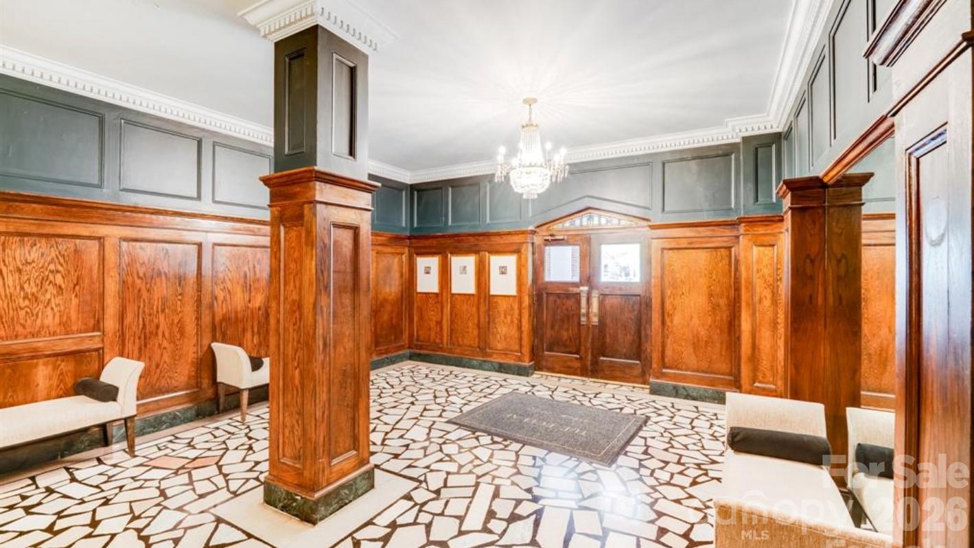 301 W 10th Street W 206