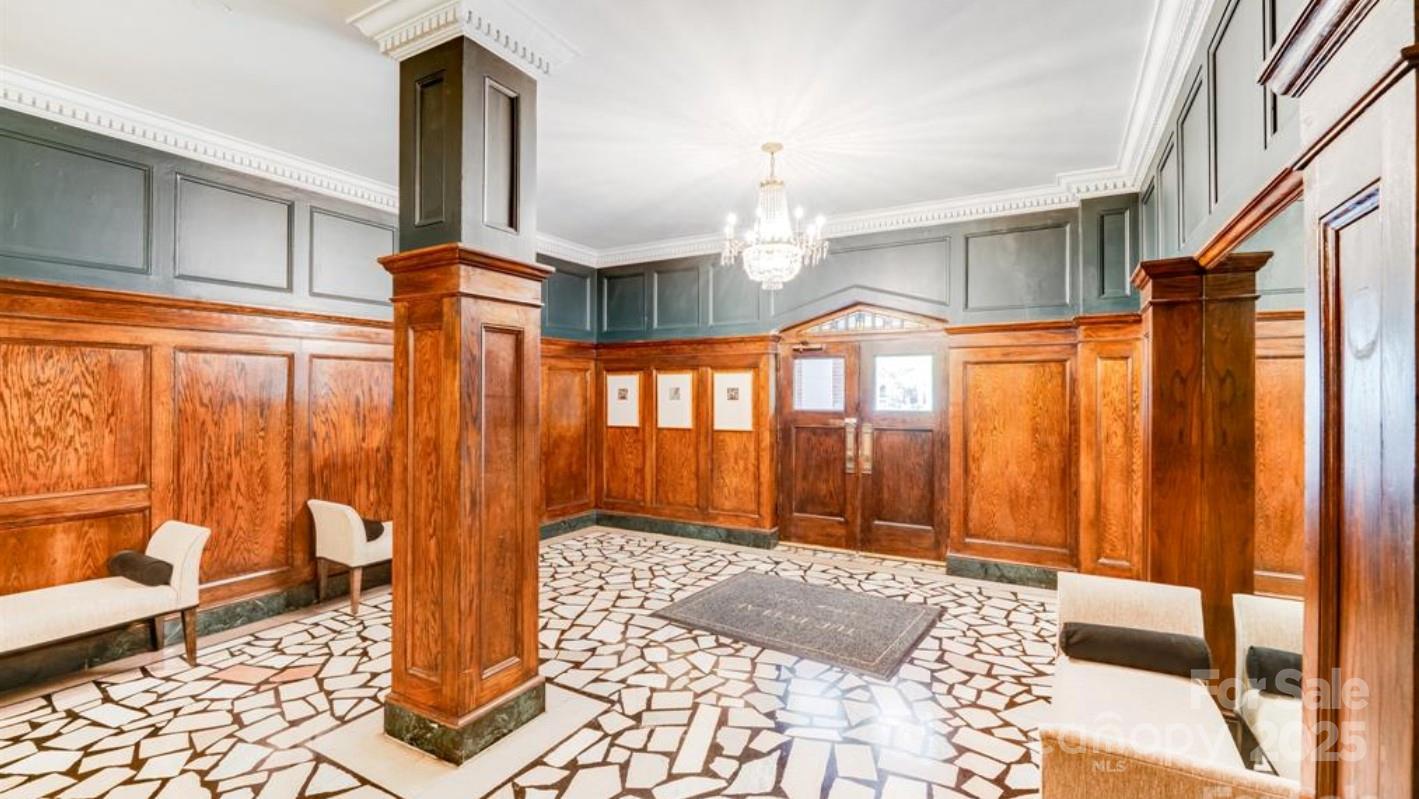 301 W 10th Street W 206