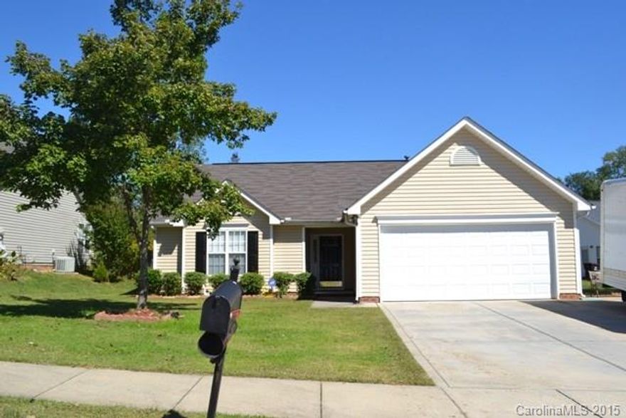 Awesome ranch home with a split bedroom plan!  Spacious great room with fireplace/gas logs, kitchen has stainless appliances!  Large master bedroom with walk-in closet.  Laundry room, double garage and large, extended patio!  Great location!