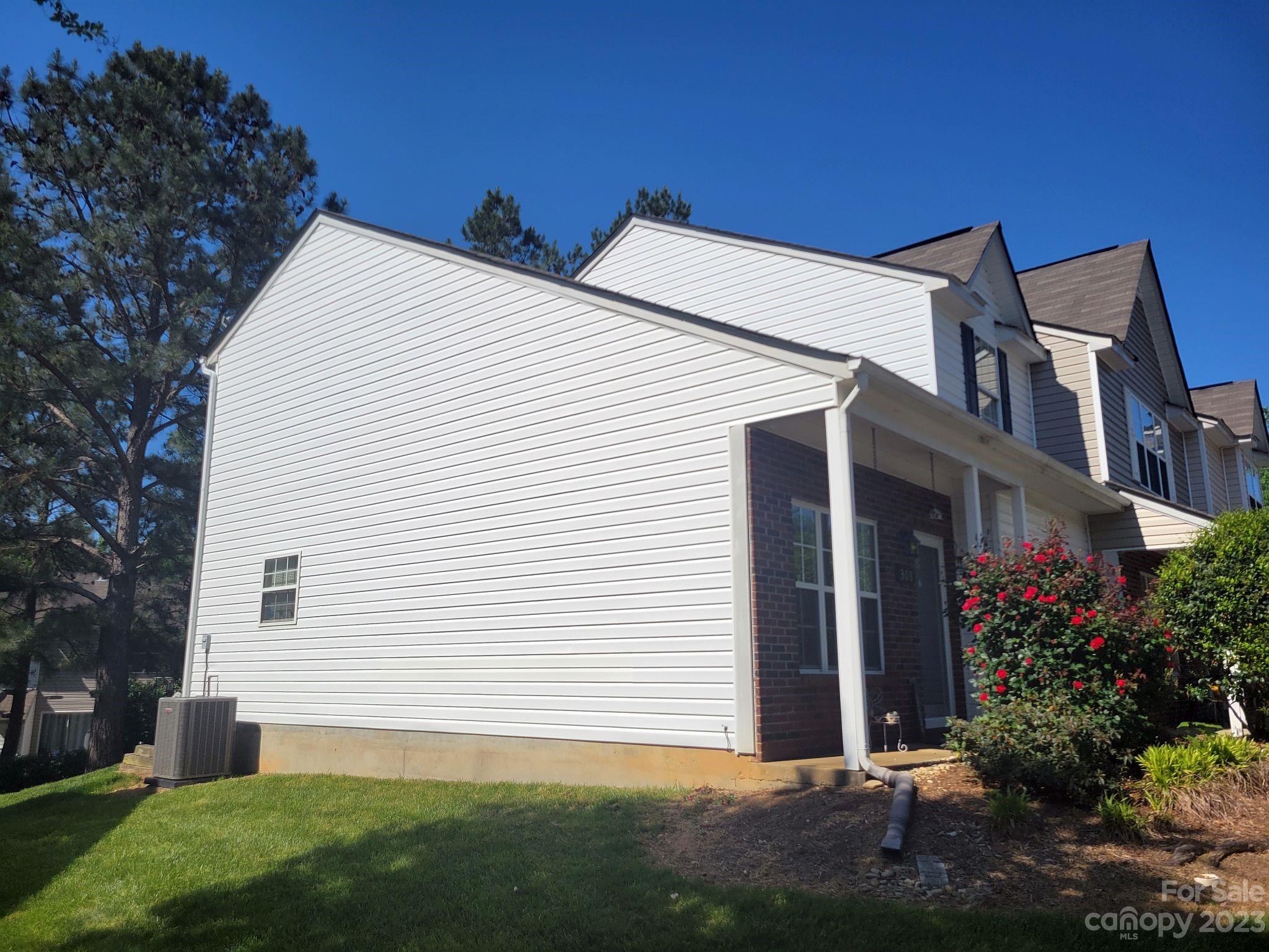 The Townes at River Crossing - Residential