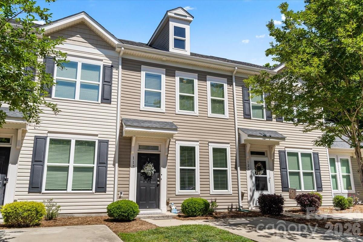 Photo 1 of 28 — 117 N Island Village Drive N, Mount Holly, NC 28120